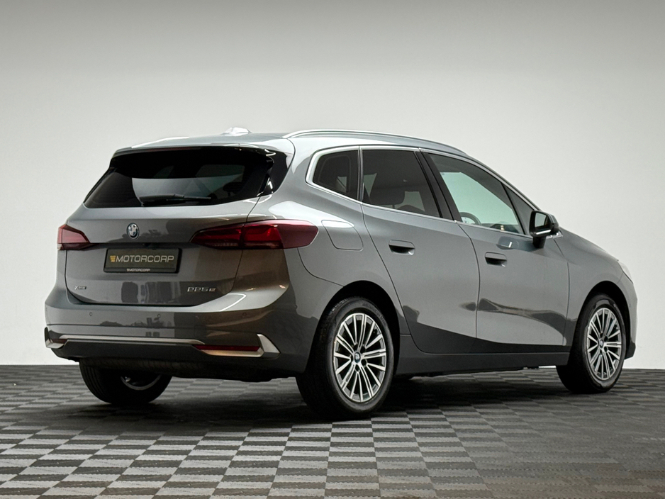 2023 BMW 2 Series - image 7