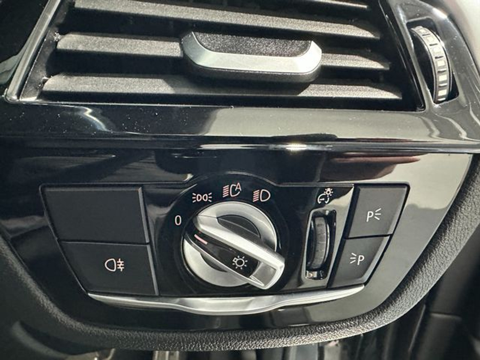 2020 BMW 5 Series - image 21