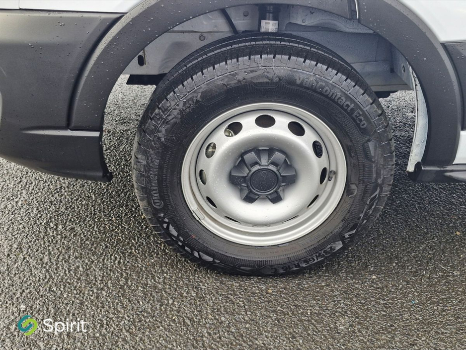 2025 Ford Transit - image 9