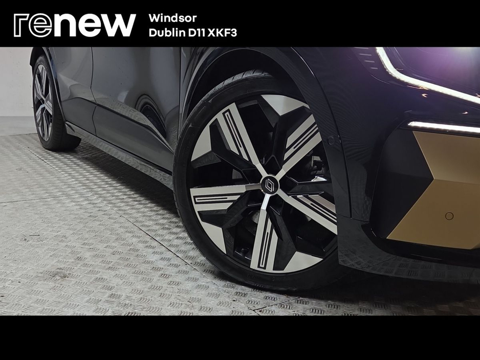 2024 Renault Megane E-Tech - image 9