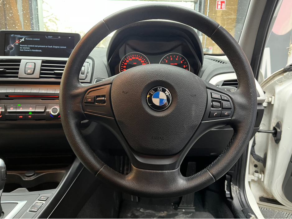 2015 BMW 1 Series 2015 BMW 116I 1.6 AUTOMATIC / CRUISE CONTROL / REVERSE CAMERA AND MORE