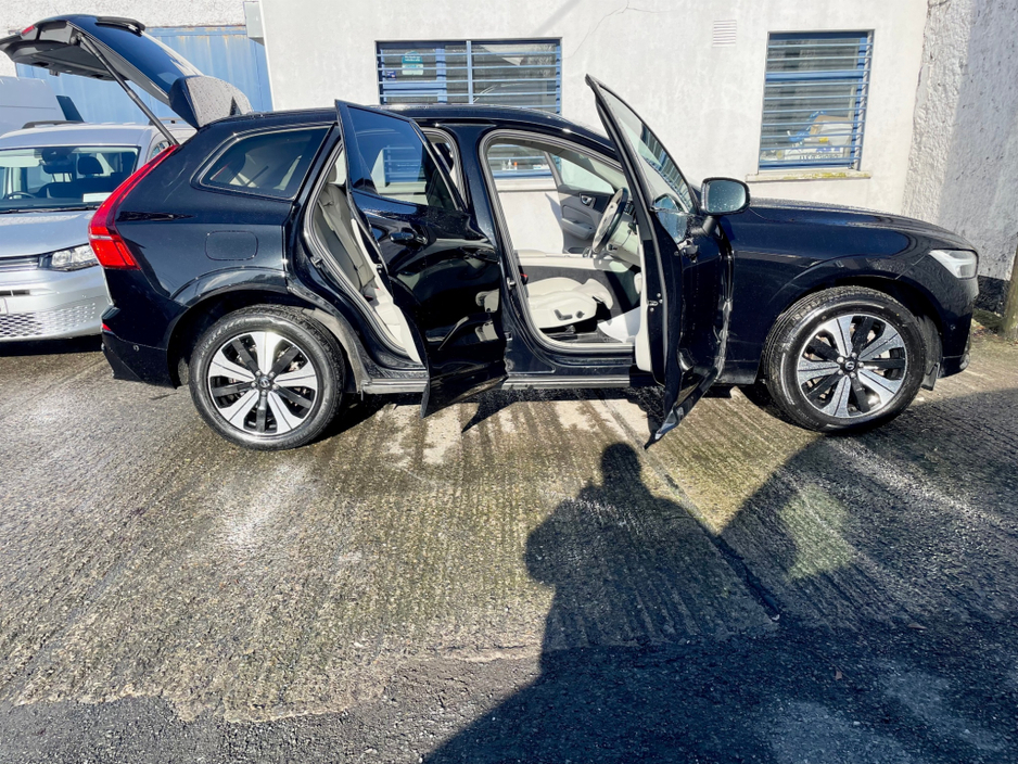 2023 Volvo XC60 T6 RECHARGE PHEV PLUS DARK AWD AUTO 5DR €39,995