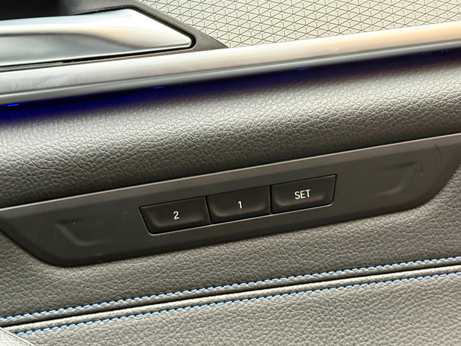 2019 BMW 5 Series - image 17