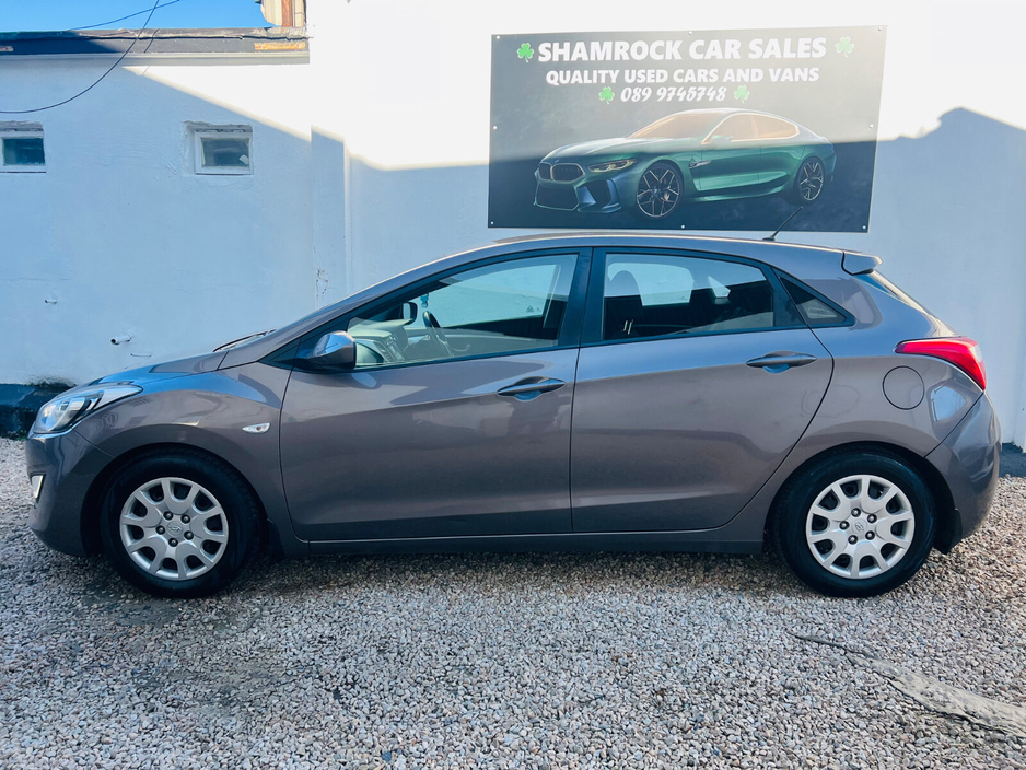 2013 Hyundai i30 - image 2