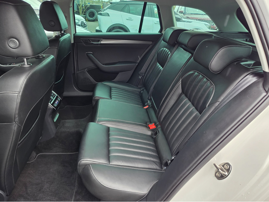 2020 Skoda Superb - image 16