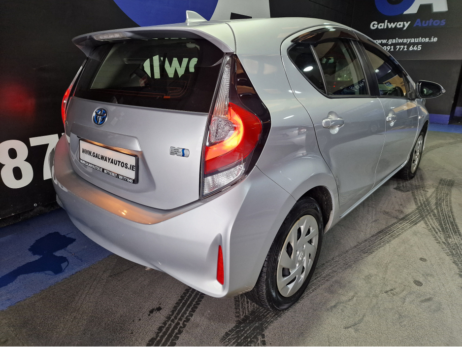 2017 Toyota Aqua - image 9