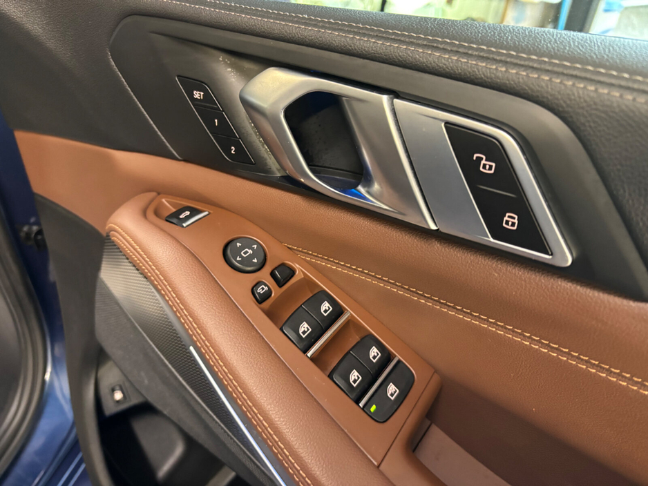 2021 BMW X5 - image 7