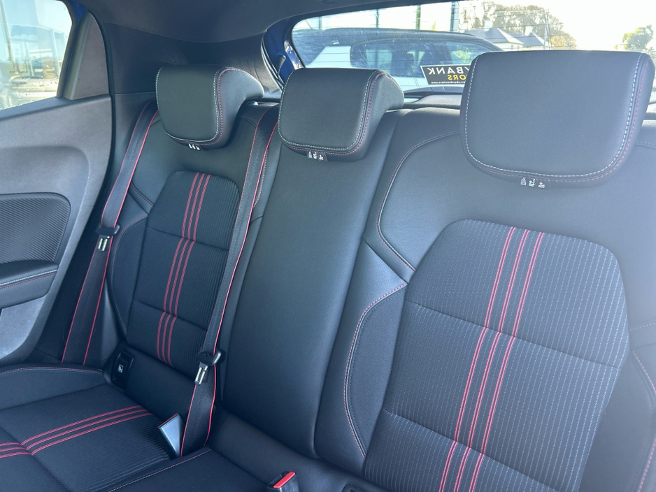 2022 Renault Clio - image 11