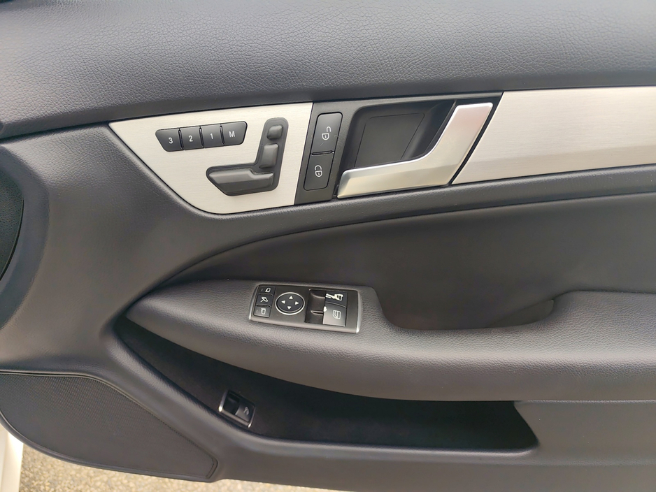 2015 Mercedes-Benz C Class - image 17