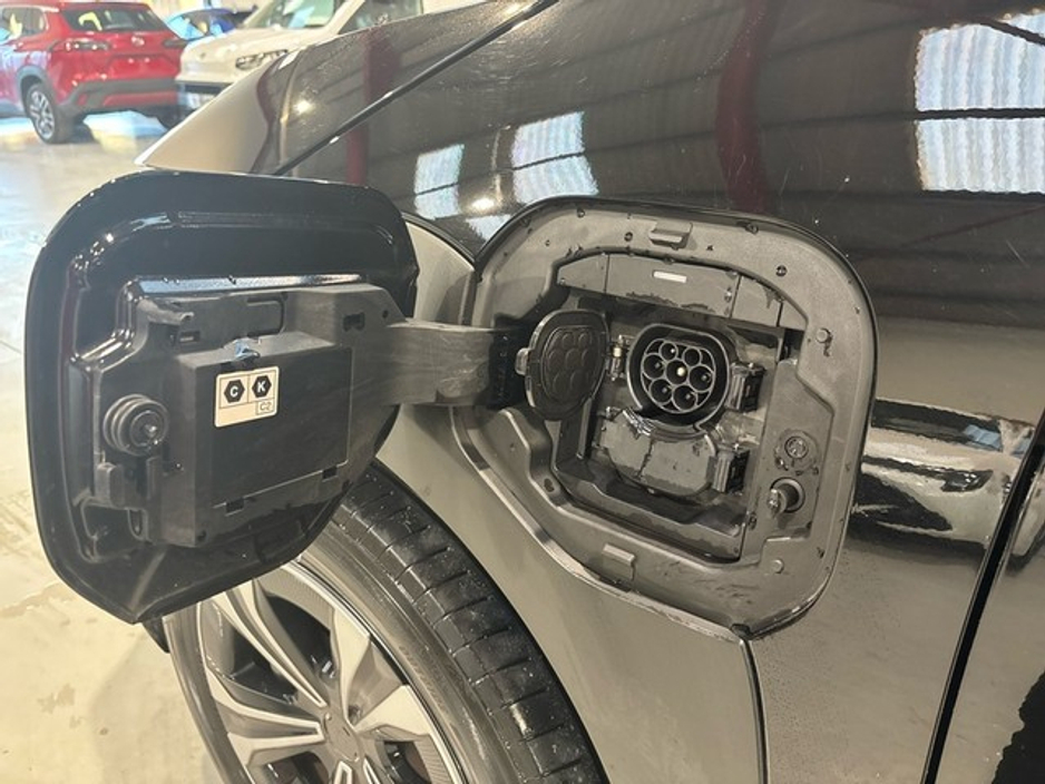 2023 Toyota bZ4X - image 12