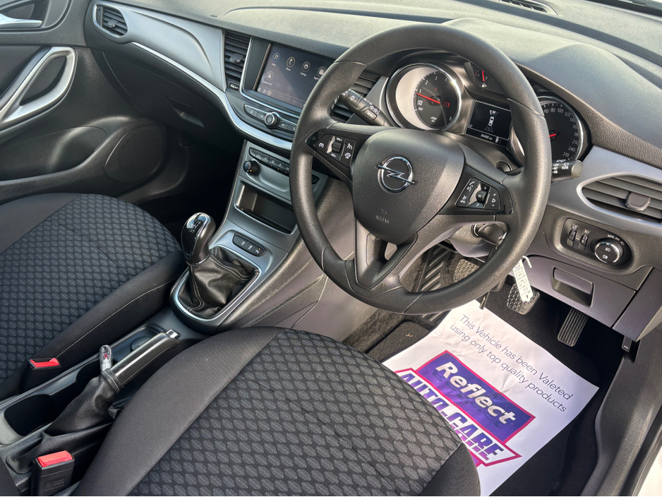 2021 Opel Astra - image 12