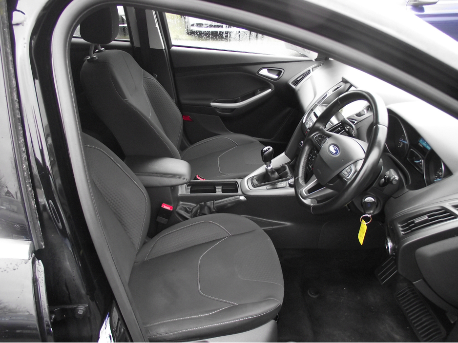 2018 Ford Focus - image 7