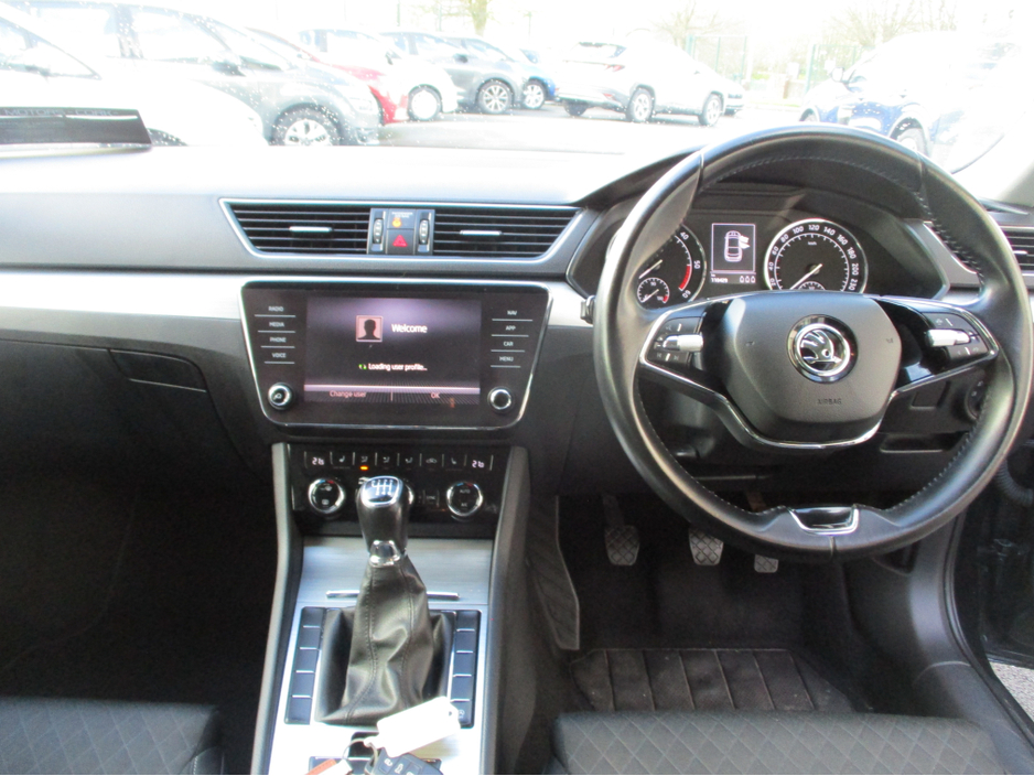 2022 Skoda Superb - image 10