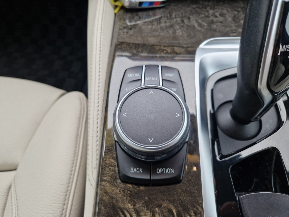 2018 BMW 5 Series - image 44