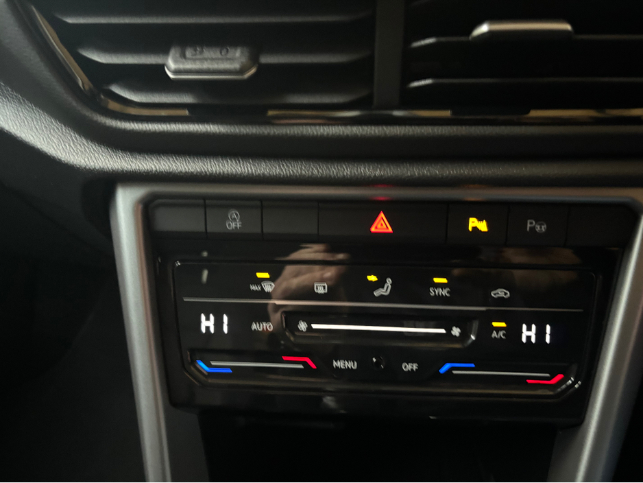 2024 Volkswagen T-Roc - image 12