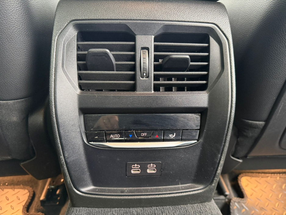 2023 BMW 3 Series - image 15