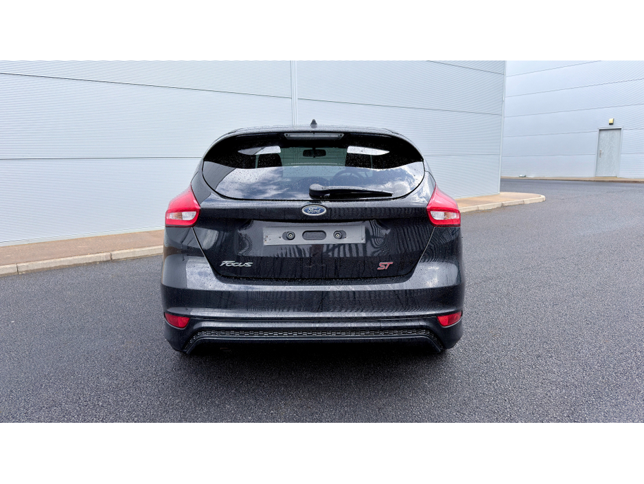 2017 Ford Focus - image 20