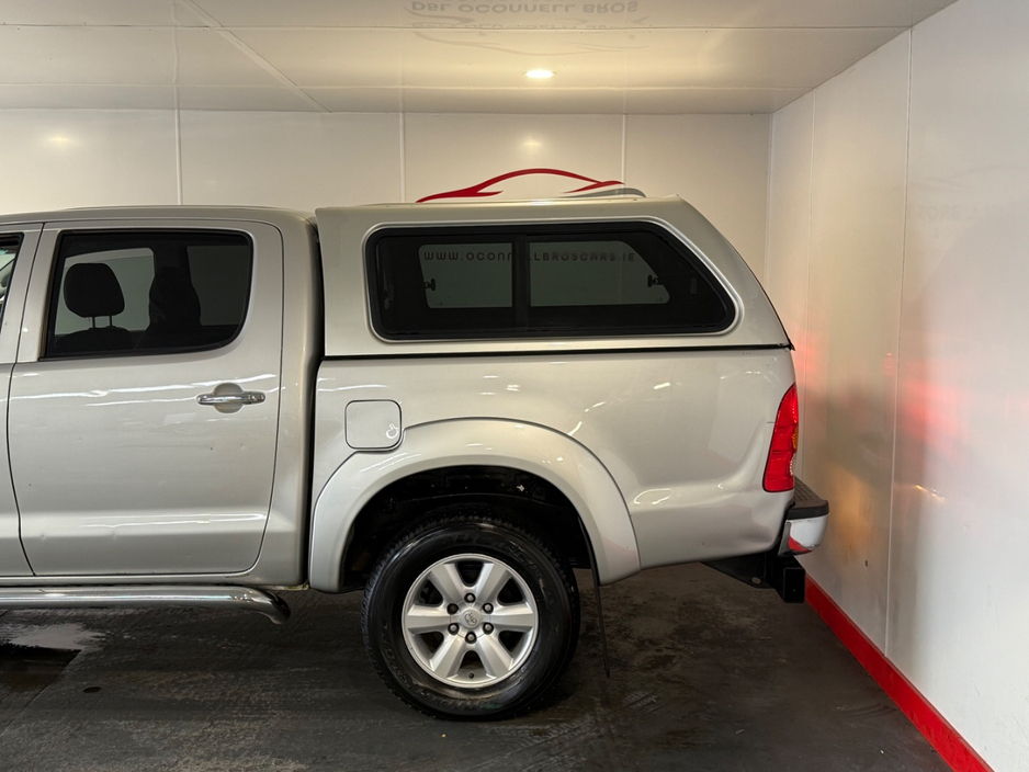 2011 Toyota Hilux - image 8