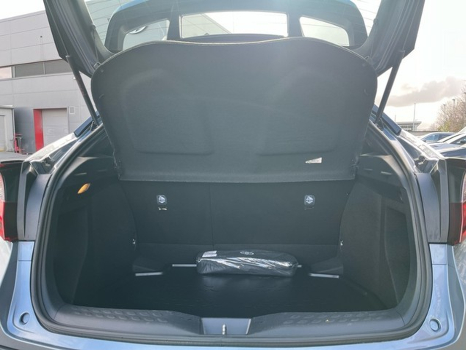 2023 Toyota C-HR - image 10