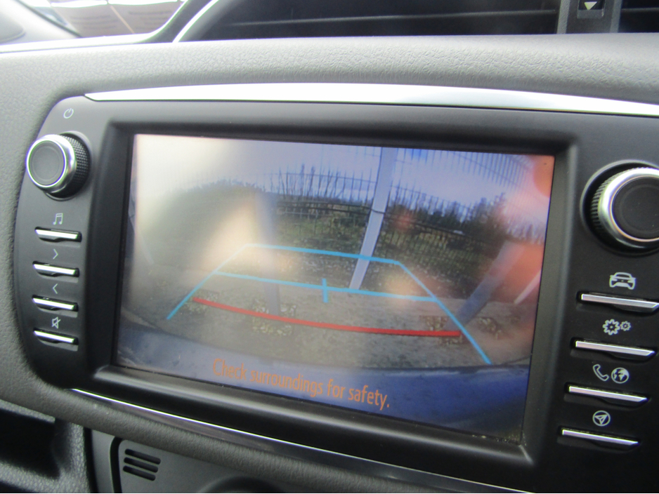 2018 Toyota Yaris - image 11