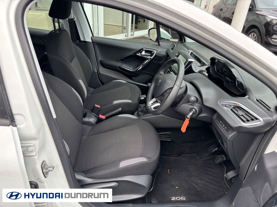 2016 Peugeot 208 - image 6