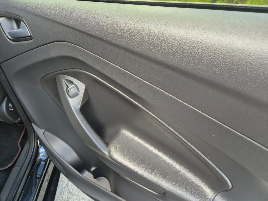 2019 Ford Kuga - image 13