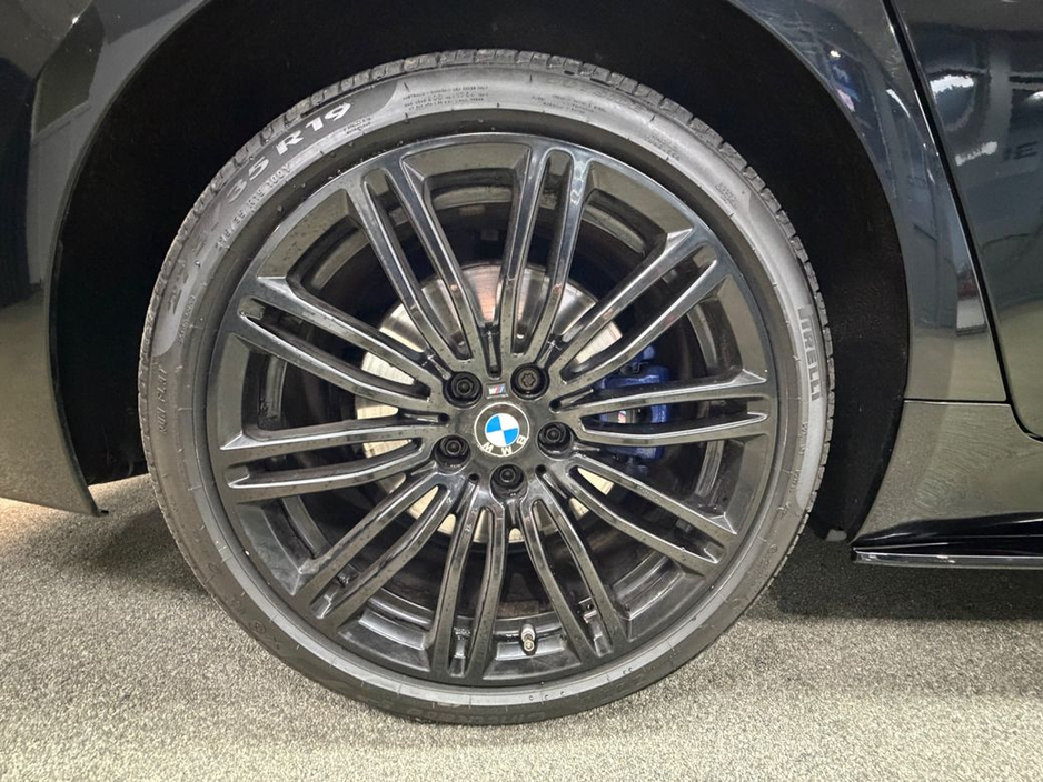 2019 BMW 5 Series - image 19