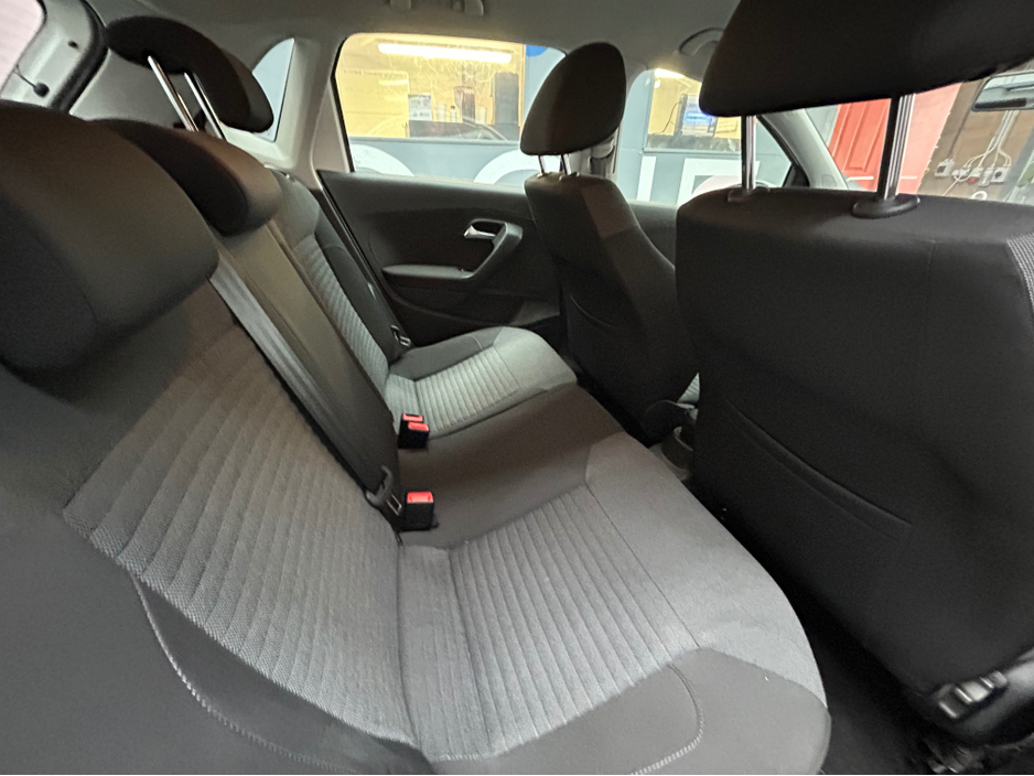 2014 Volkswagen Polo - image 5
