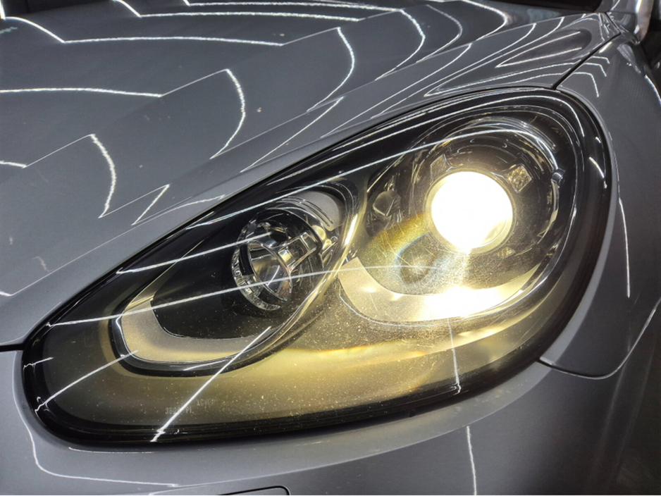 2017 Porsche Cayenne - image 21