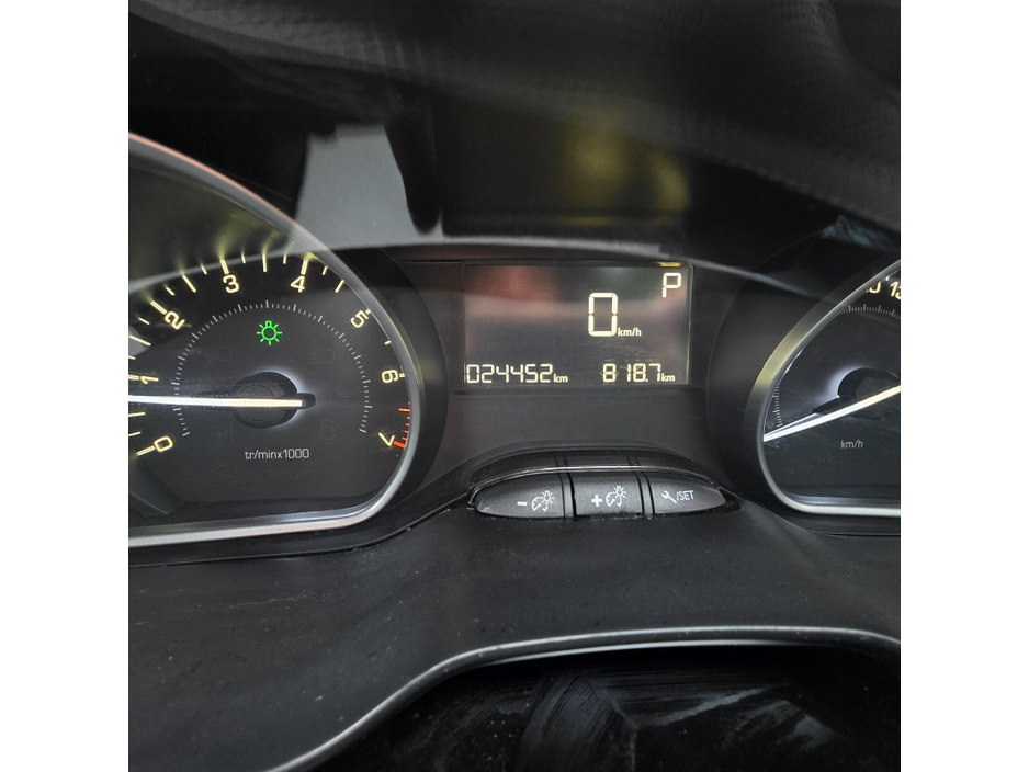 2017 Peugeot 208 1.2 PureTech 68bhp Access 3 dr €9,950