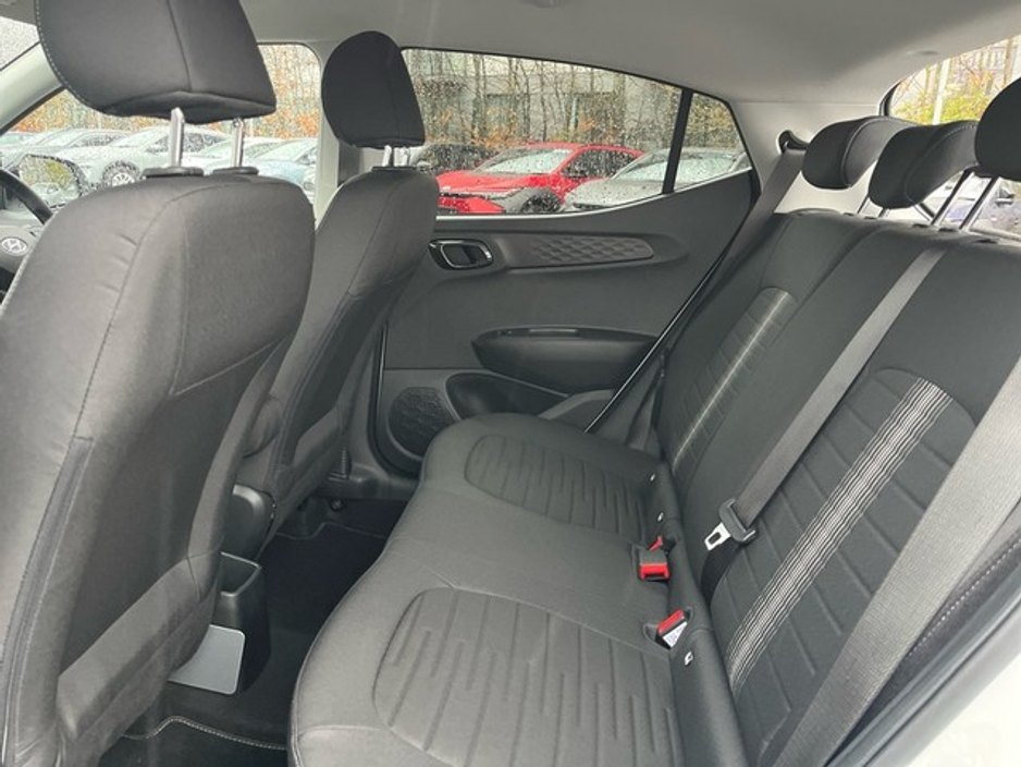 2022 Hyundai i10 - image 7