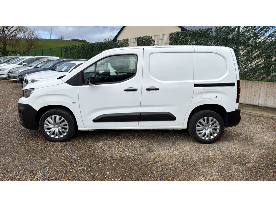 2022 Peugeot Partner - image 3