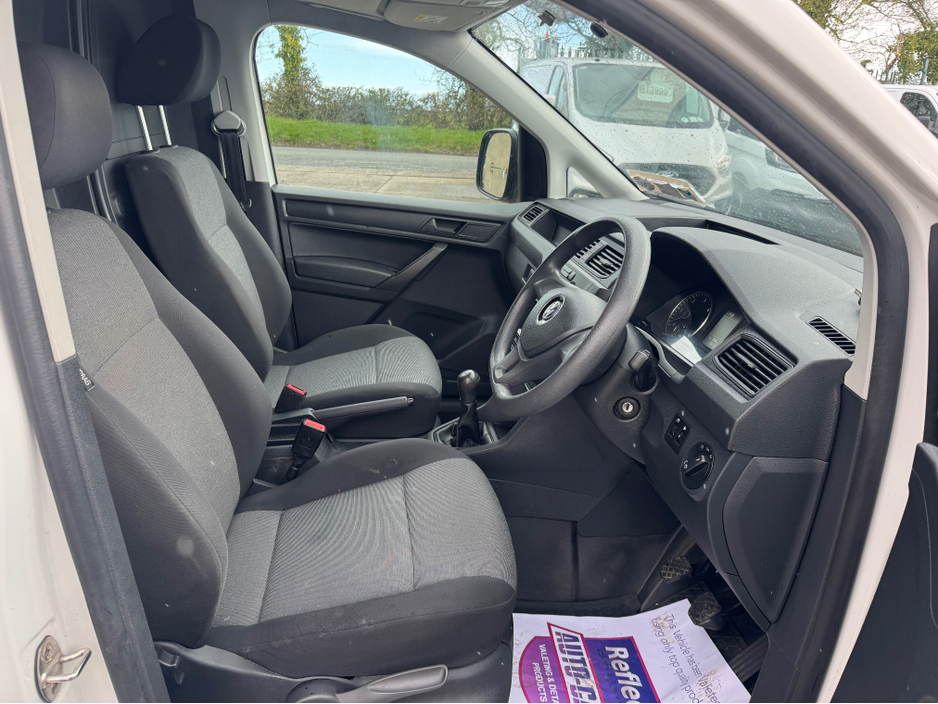 2019 Volkswagen Caddy - image 7