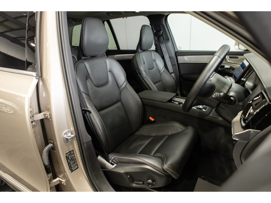 2025 Volvo XC90 - image 10