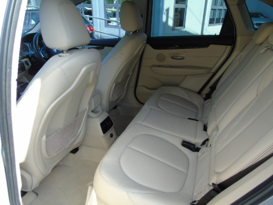 2016 BMW 2 Series - image 12