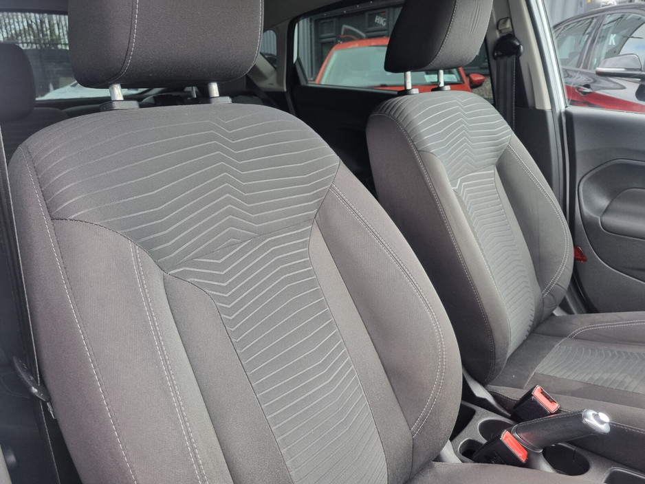 2015 Ford Fiesta - image 8