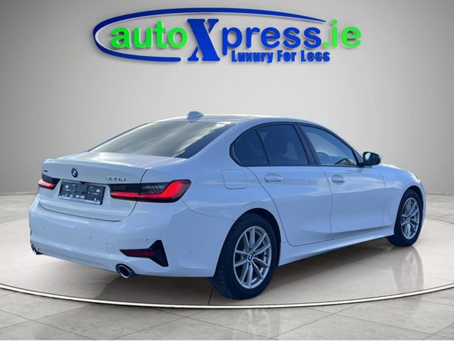 2019 BMW 3 Series - image 10