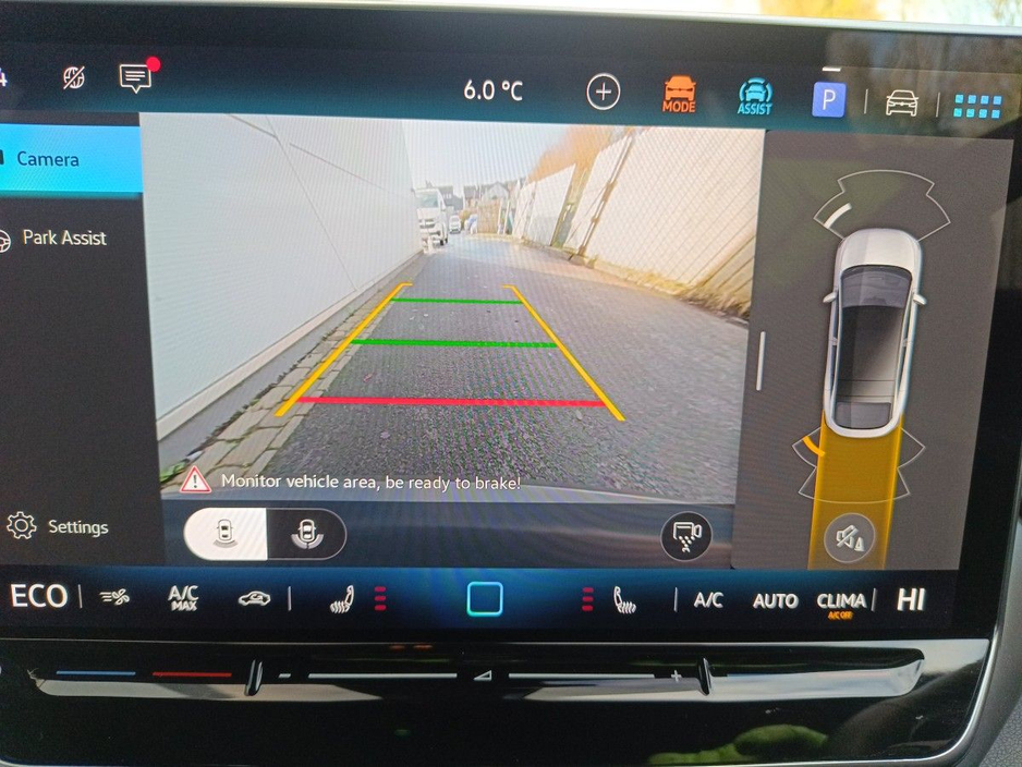 2025 Volkswagen Golf - image 8