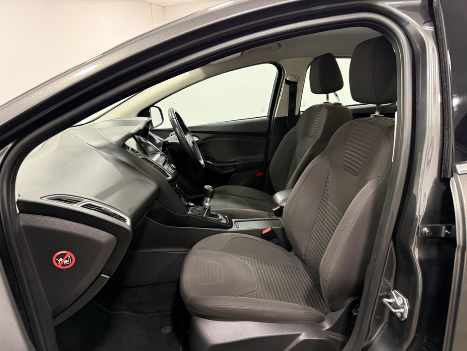 2017 Ford Focus - image 14