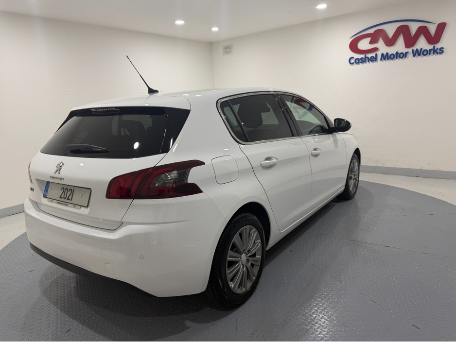 2021 Peugeot 308 - image 7