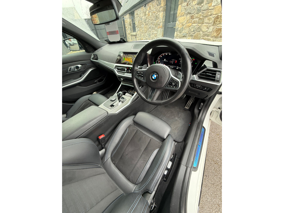2020 BMW 3 Series - image 10