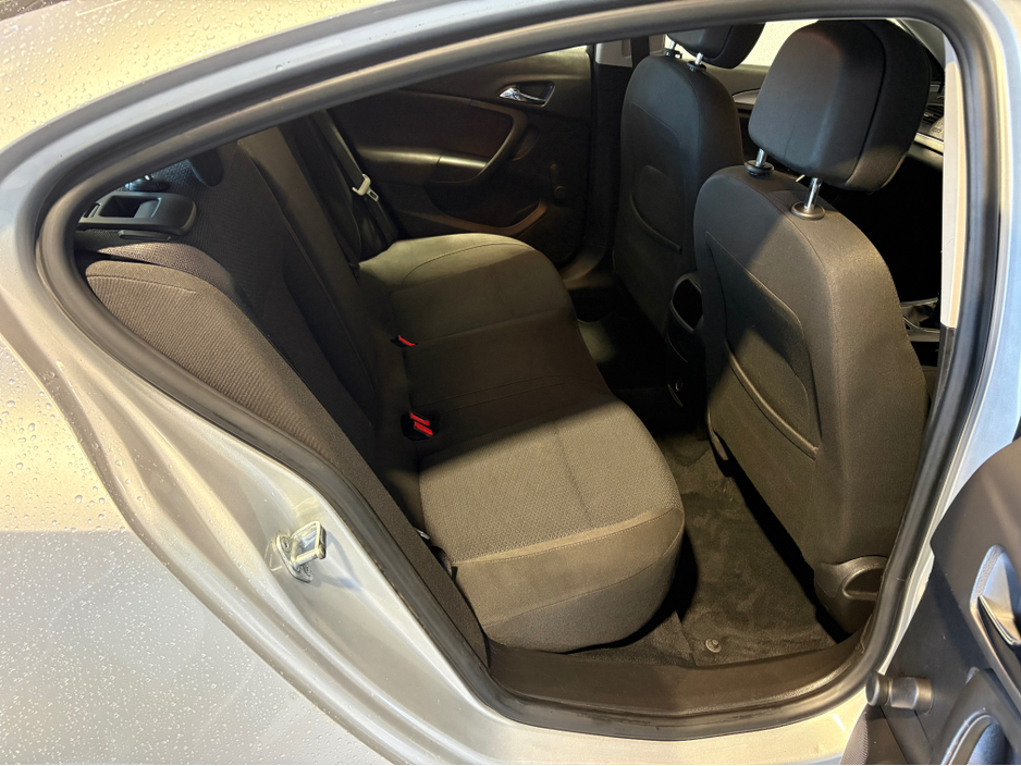 2016 Opel Insignia - image 7
