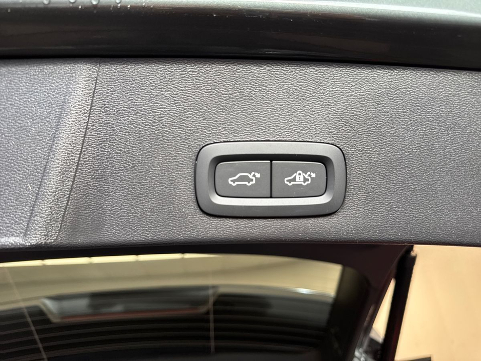 2026 Volvo EX40 - image 23