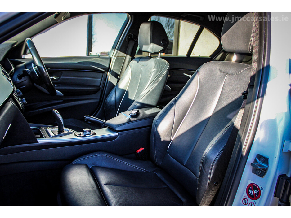 2016 BMW 3 Series - image 22