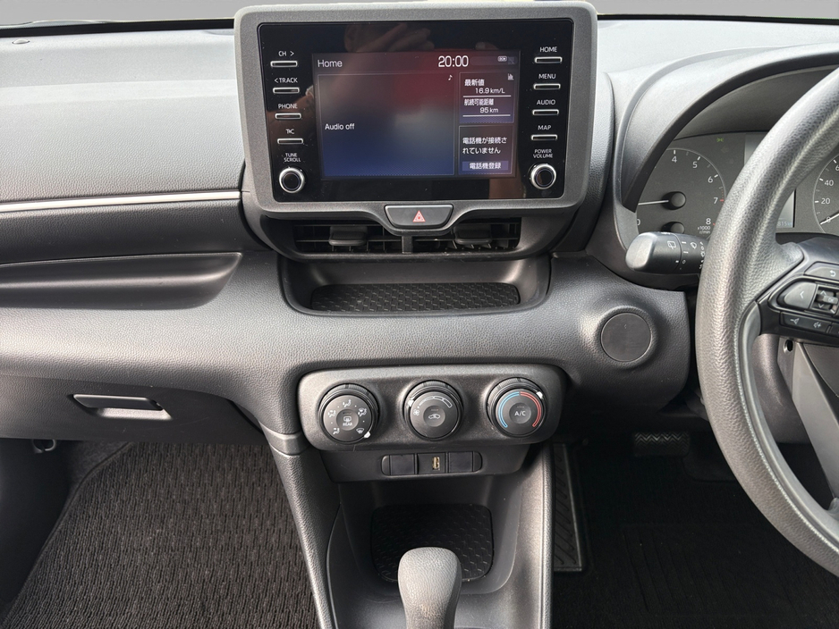 2020 Toyota Yaris - image 11