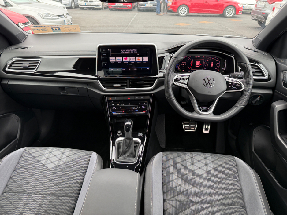 2024 Volkswagen T-Roc - image 11