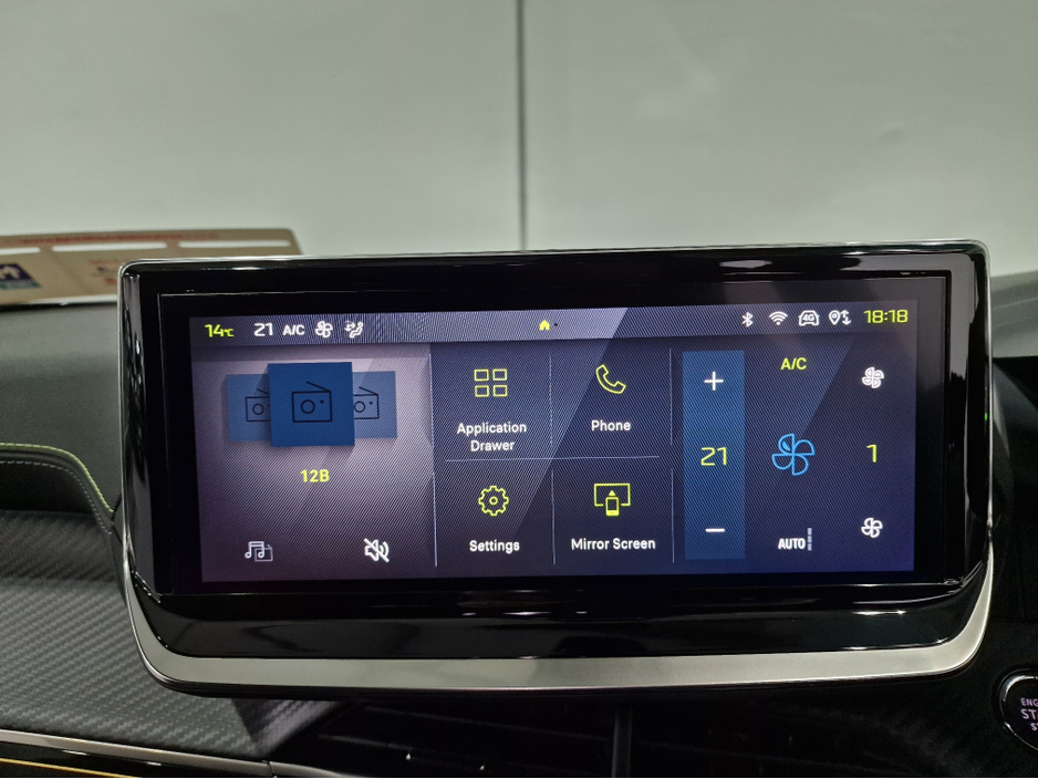 2024 Peugeot 2008 EV GT (50KWH BATTERY) AUTOMATIC **ONE OWNER / TOP SPEC / APPLE CARPLAY / CRUISE CONTROL / HALF LEATHER / KEYLESS ENTRY / REVERSE CAMERA / WIRELESS PHONE CHARGING / PEUGEOT WARRANTY 03|2027** €25,900