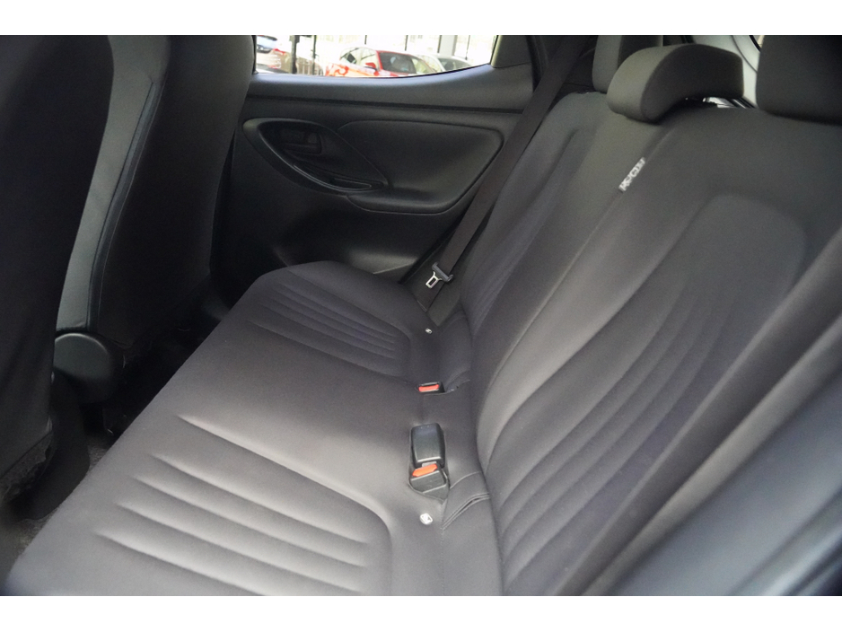 2020 Toyota Yaris - image 21