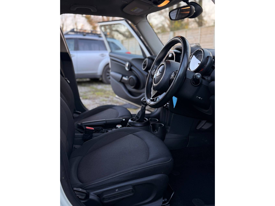 2015 MINI Hatch - image 26