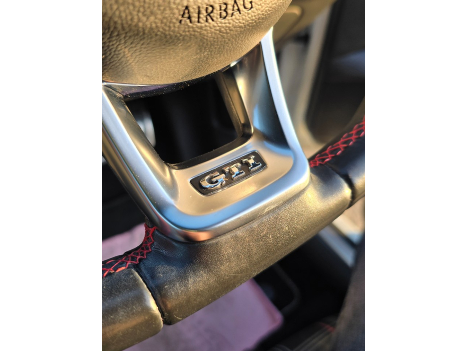 2017 Volkswagen Golf - image 24